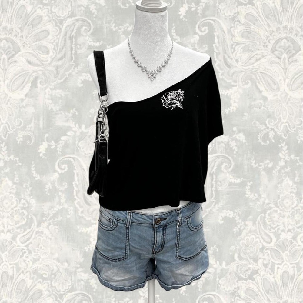 Unbranded Black Off-Shoulder Rose Graphic Crop Top